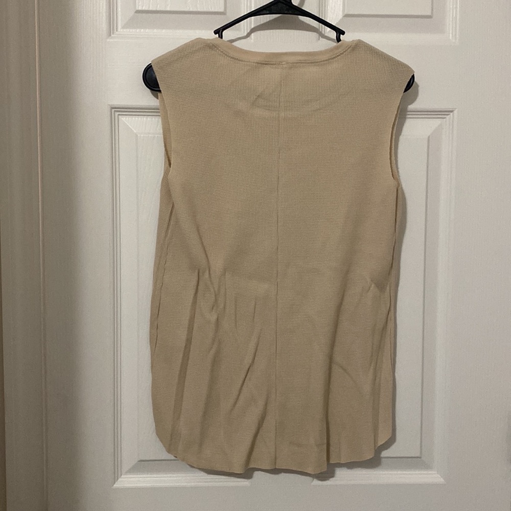Waffle Knit Graphic Tank - Picture 8 of 9